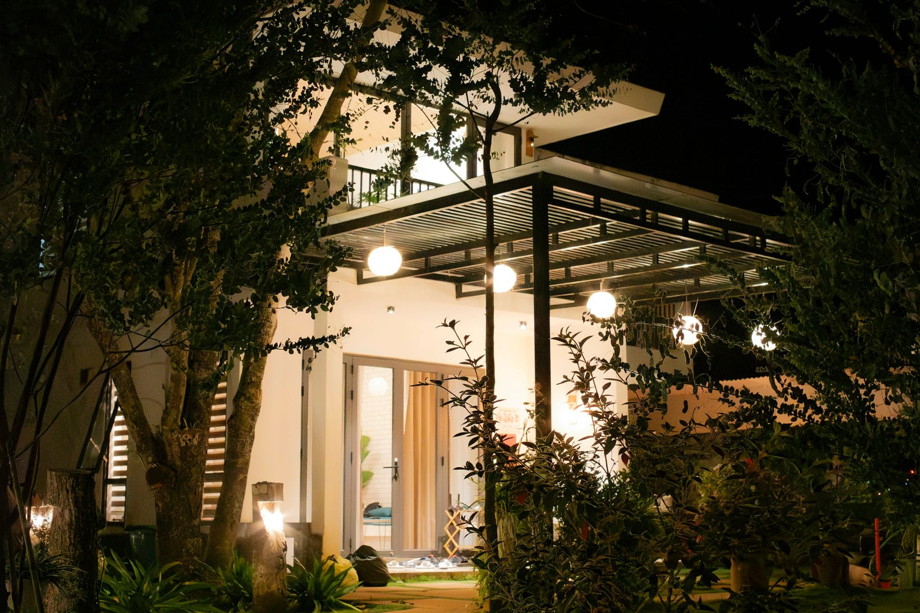 Luxury landscaped Tampa Bay home